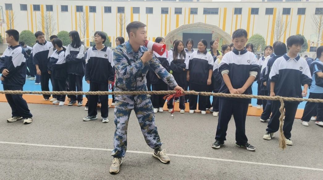 力“拔”山河，绳”采飞扬——湖南智云技工学校开展秋季拔河比赛活动