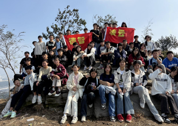 进山净山  环保徒步——智云学校2504班公益活动进行中......